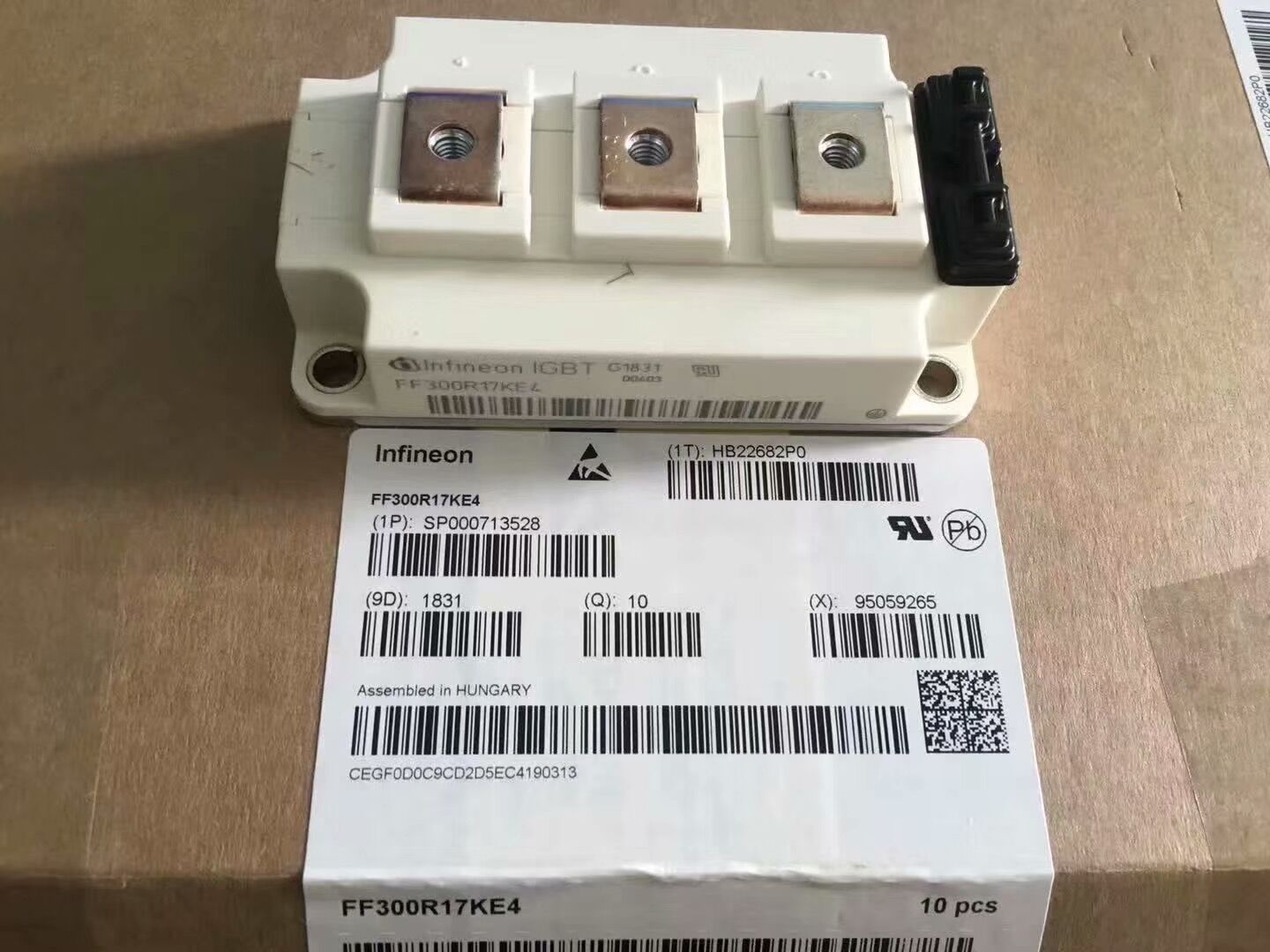 INFINEON  FF300R17KE4